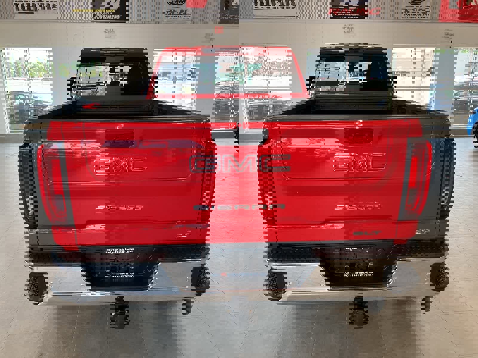 Used 2022 GMC Sierra 2500 SLT w/ SLT Preferred Package image 6