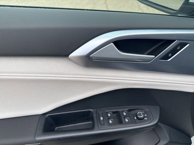 New 2025 Volkswagen Taos SE image 7