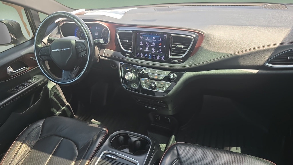 Used 2020 Chrysler Pacifica Limited FWD image 11