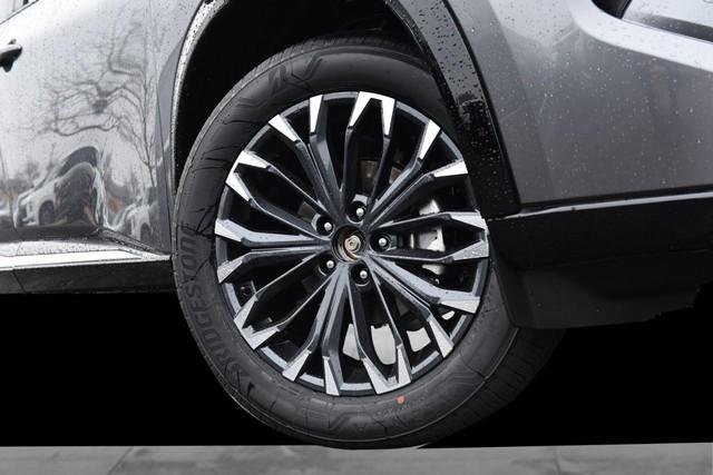 New 2026 Nissan Rogue Platinum image 3