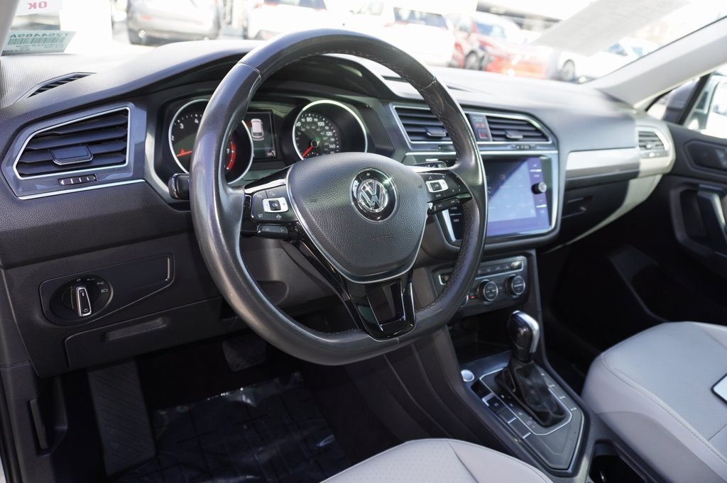 Used 2020 Volkswagen Tiguan SE w/ Panoramic Sunroof Package image 13
