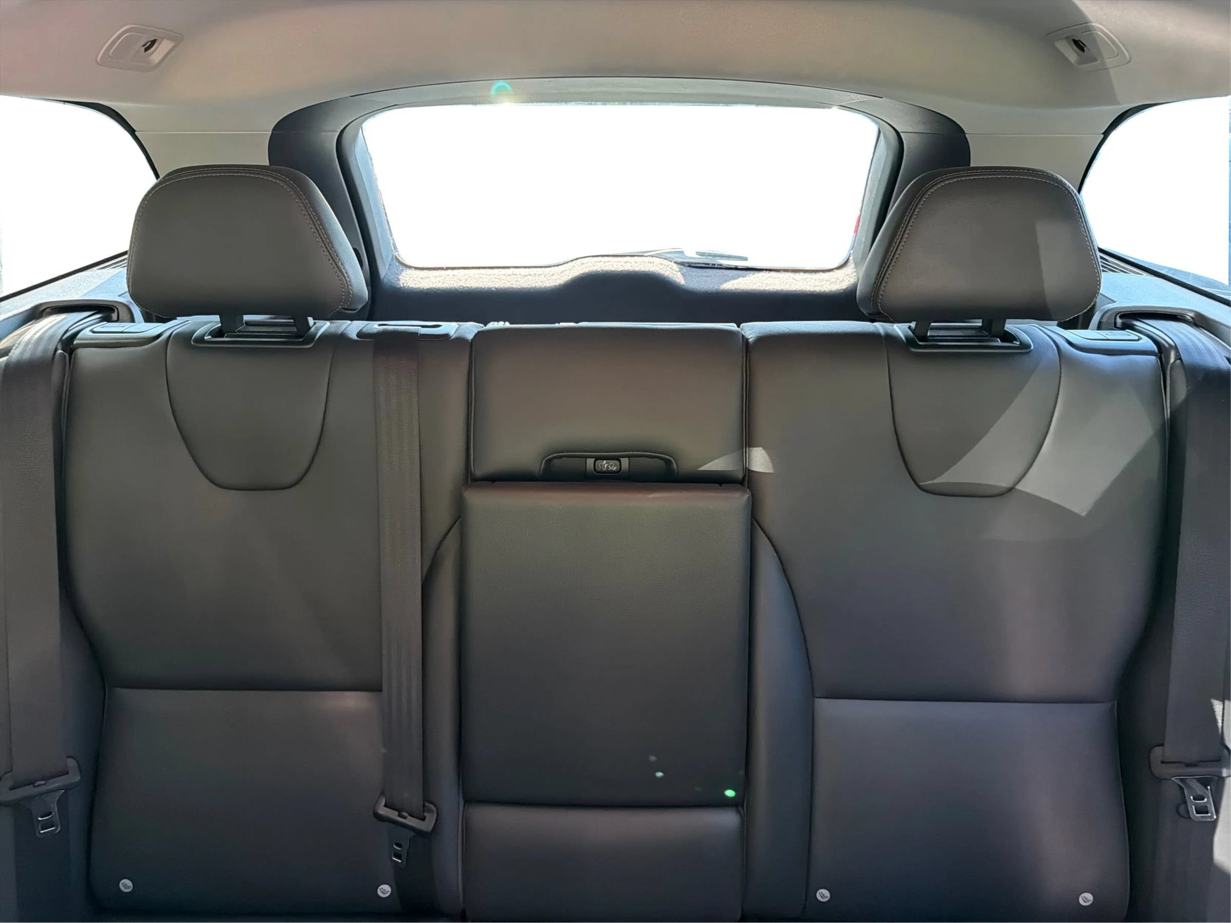Used 2017 Volvo XC60 T6 Dynamic AWD/4WD image 18