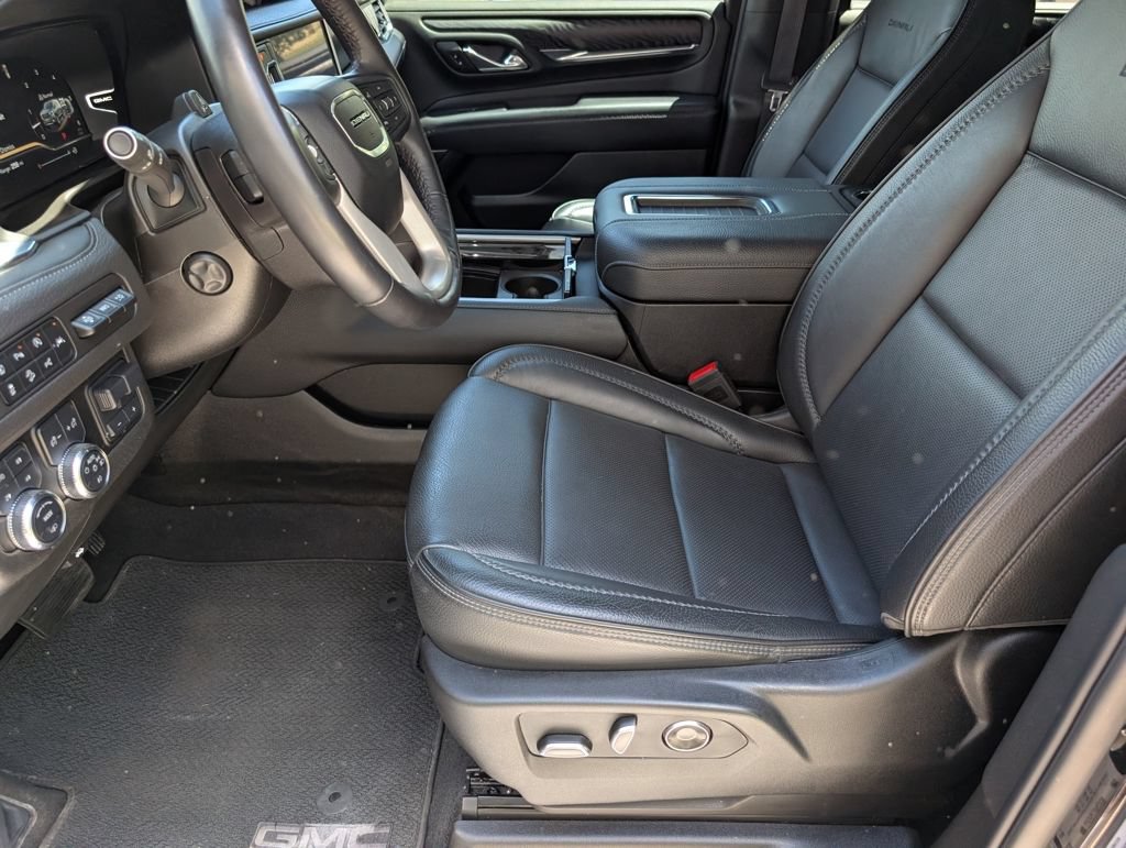 Used 2023 GMC Yukon Denali w/ Advanced Technology Package AWD/4WD image 18