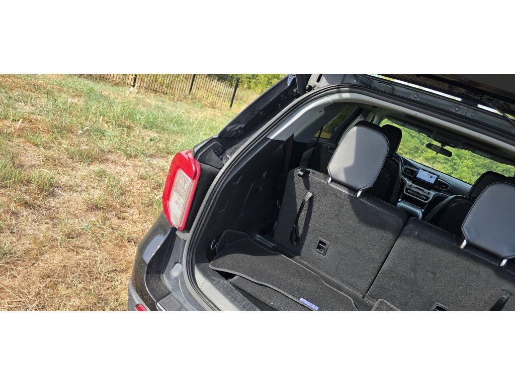 Used 2024 Ford Explorer XLT w/ Equipment Group 202A AWD/4WD image 4