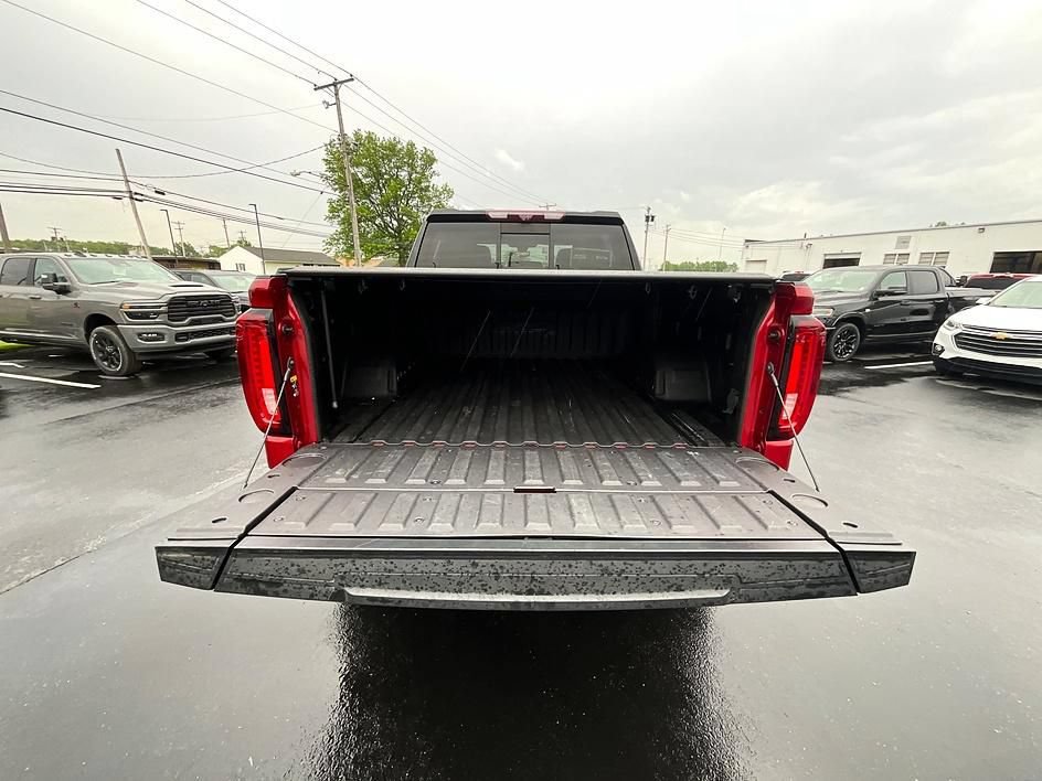 Used 2021 GMC Sierra 1500 AT4 w/ AT4 Premium Package AWD/4WD image 8