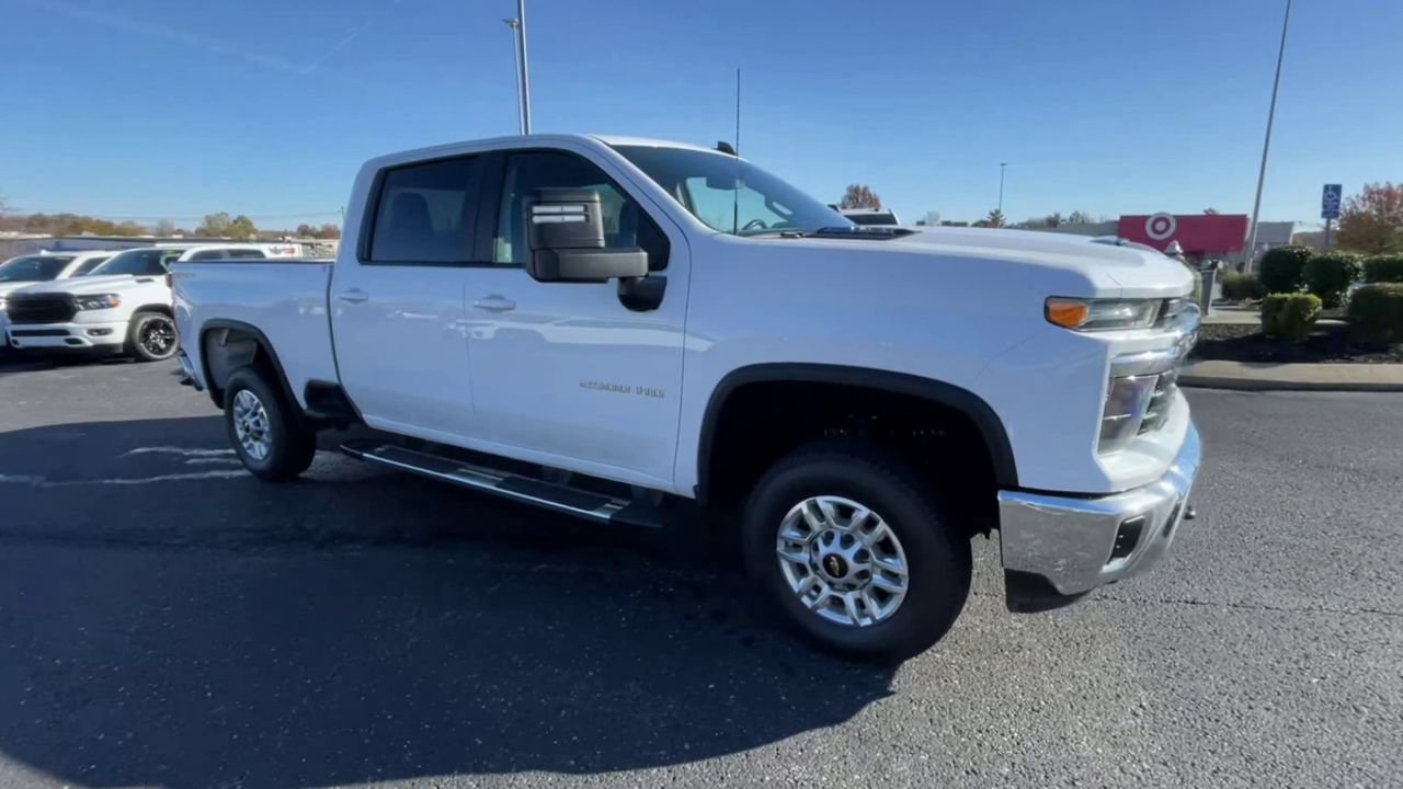 Used 2024 Chevrolet Silverado 2500 LT AWD/4WD image 3