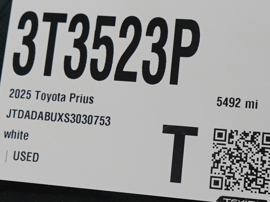 Used 2025 Toyota Prius Limited image 33