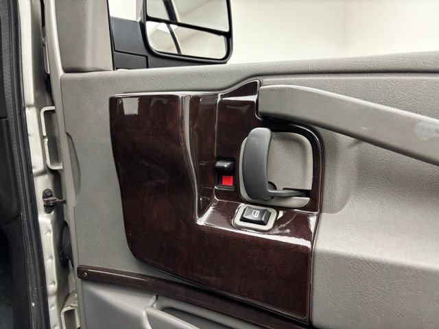 Used 2019 Chevrolet Express 2500 RWD image 22