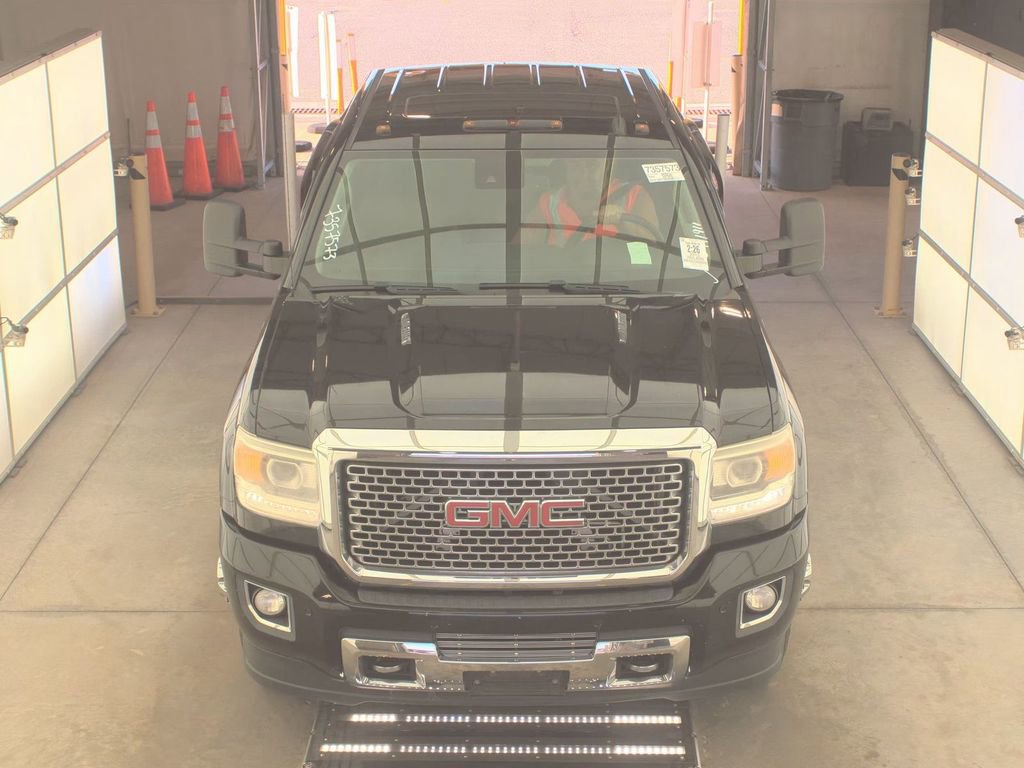 Used 2015 GMC Sierra 3500 Denali image 2
