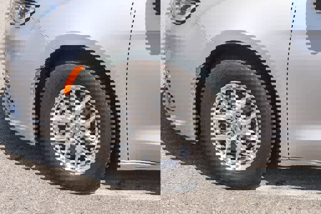 Used 2023 Chrysler Pacifica Touring-L image 10