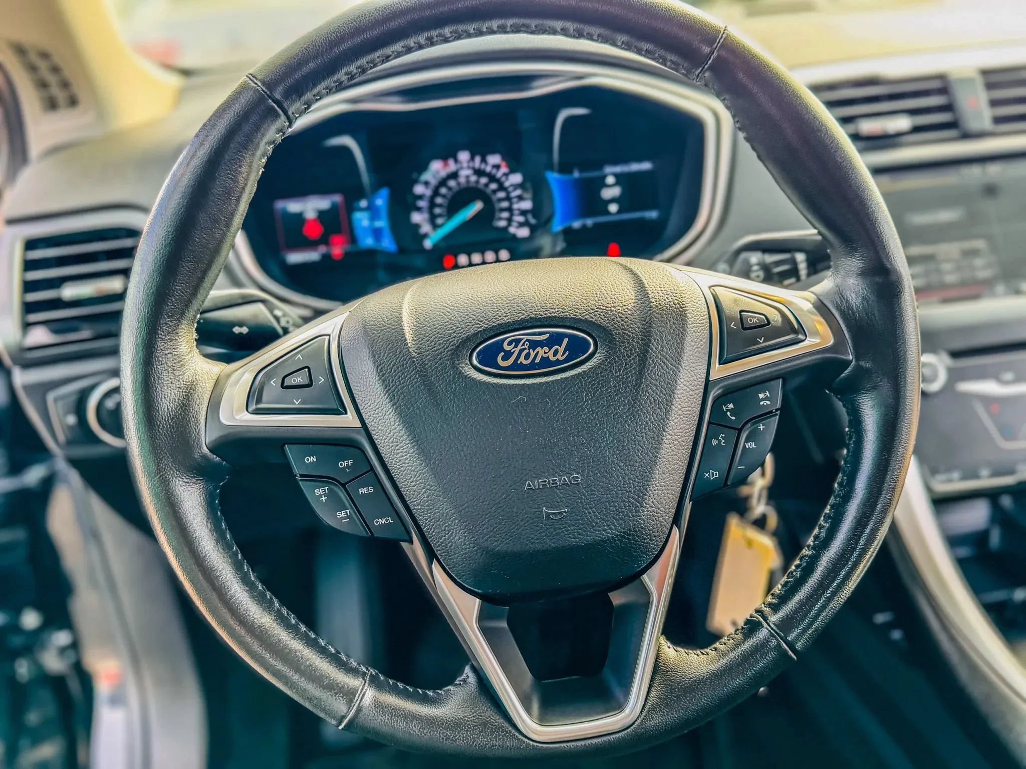 Used 2014 Ford Fusion SE FWD image 23
