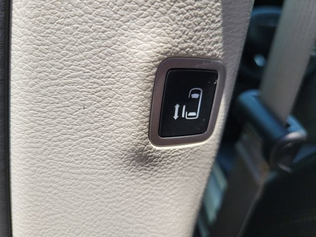 Used 2023 Chrysler Pacifica Touring-L FWD image 21