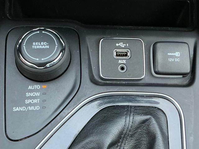 Used 2020 Jeep Cherokee Limited AWD/4WD image 27