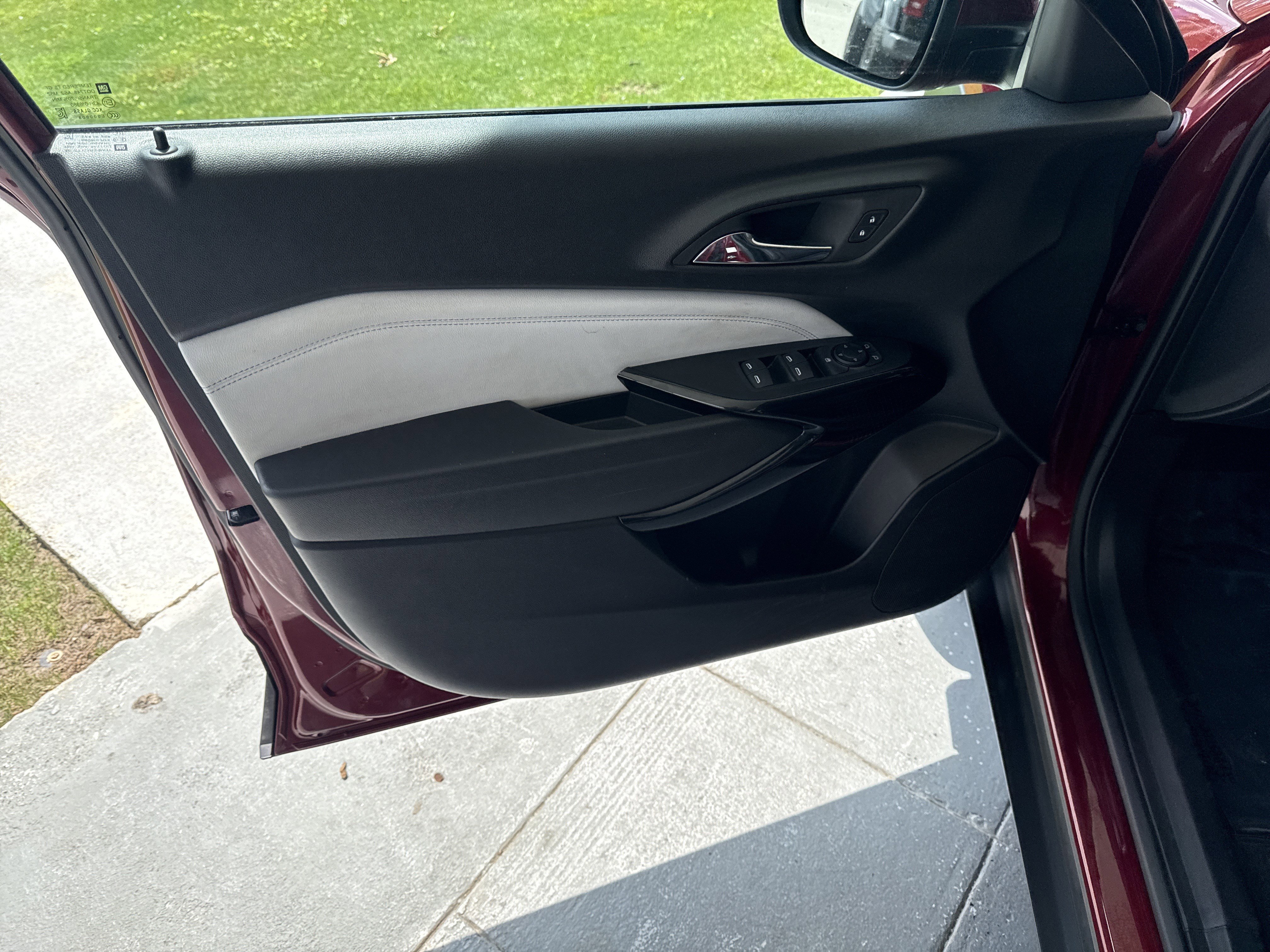 Used 2025 Chevrolet Trax LT w/ LT Convenience Package FWD image 13