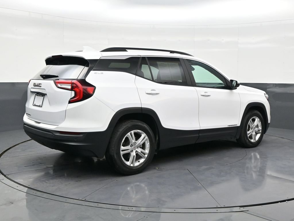 Used 2023 GMC Terrain SLE w/ Driver Convenience Package image 5