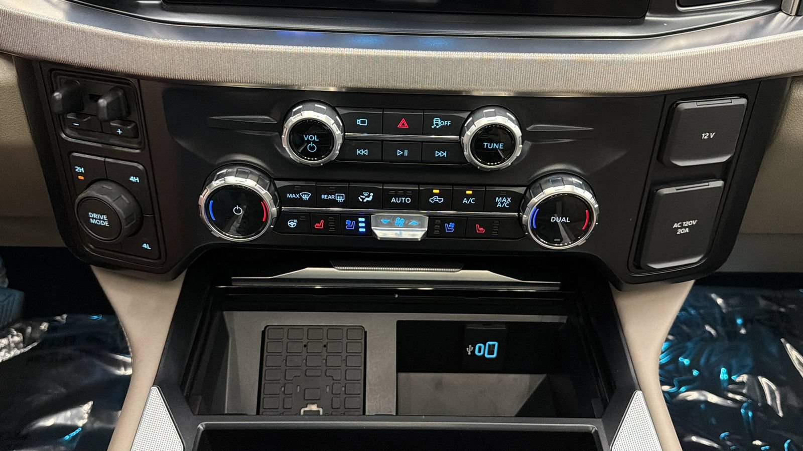 Used 2026 Ford F450 Platinum w/ Platinum Plus Package AWD/4WD image 25