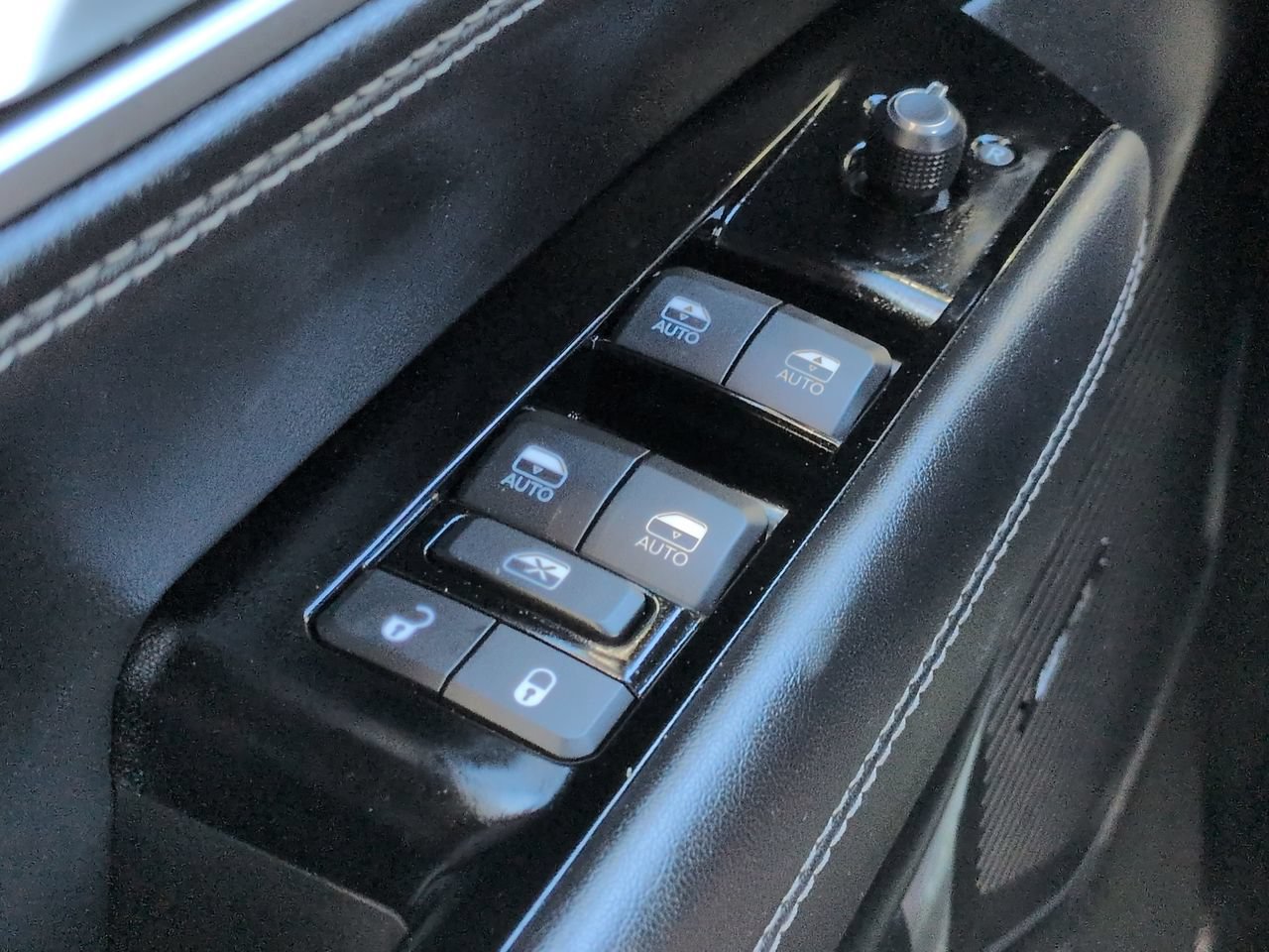 Used 2024 Jeep Wagoneer Series III AWD/4WD image 25