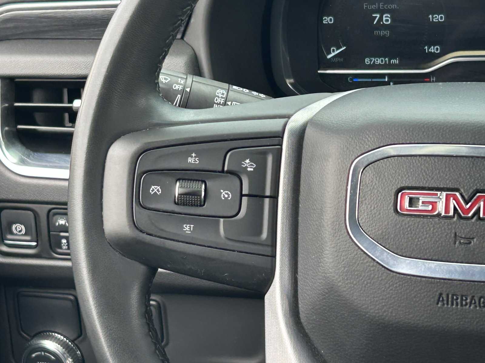 Used 2021 GMC Yukon XL SLT w/ SLT Luxury Package image 24