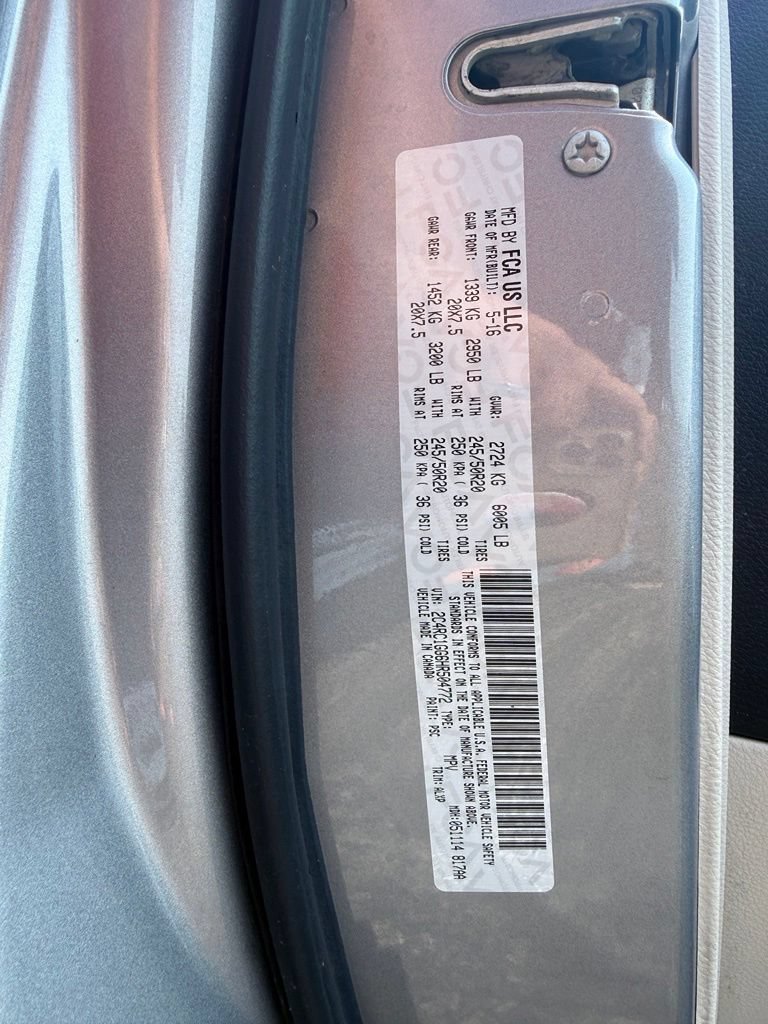 Used 2017 Chrysler Pacifica Limited w/ Advanced Safetytec Group FWD image 53