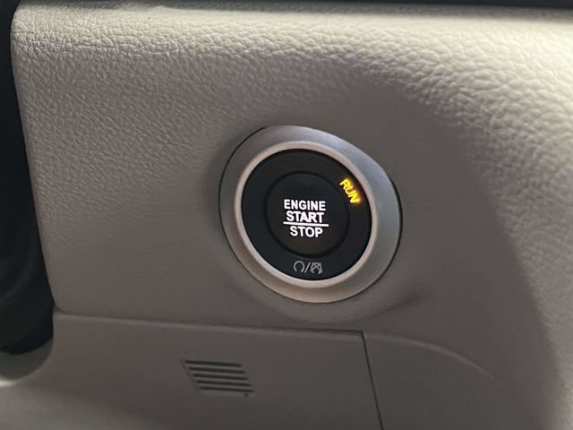 Used 2021 Chrysler Pacifica Touring w/ Cold Weather Group FWD image 38