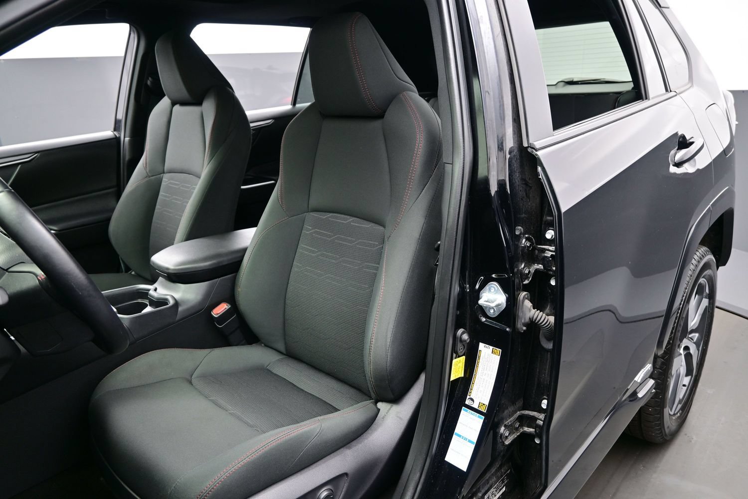 Used 2021 Toyota RAV4 SE w/ Weather & Moonroof Package AWD/4WD image 12