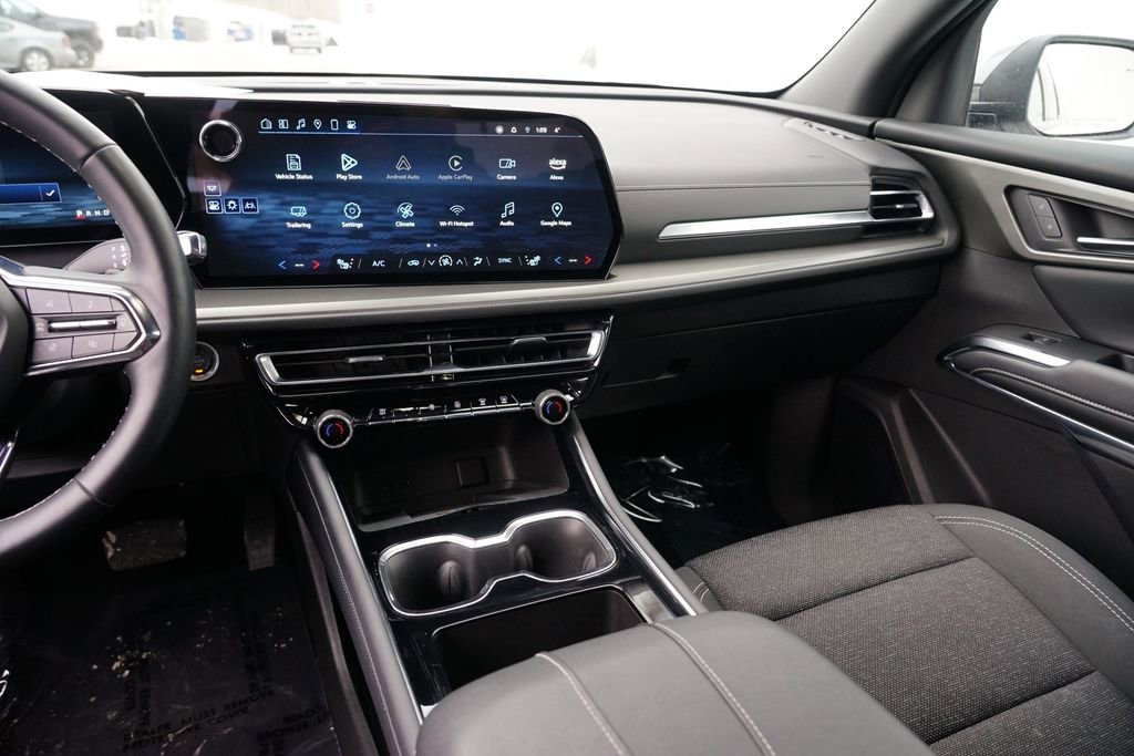 Used 2025 Chevrolet Traverse LT image 22