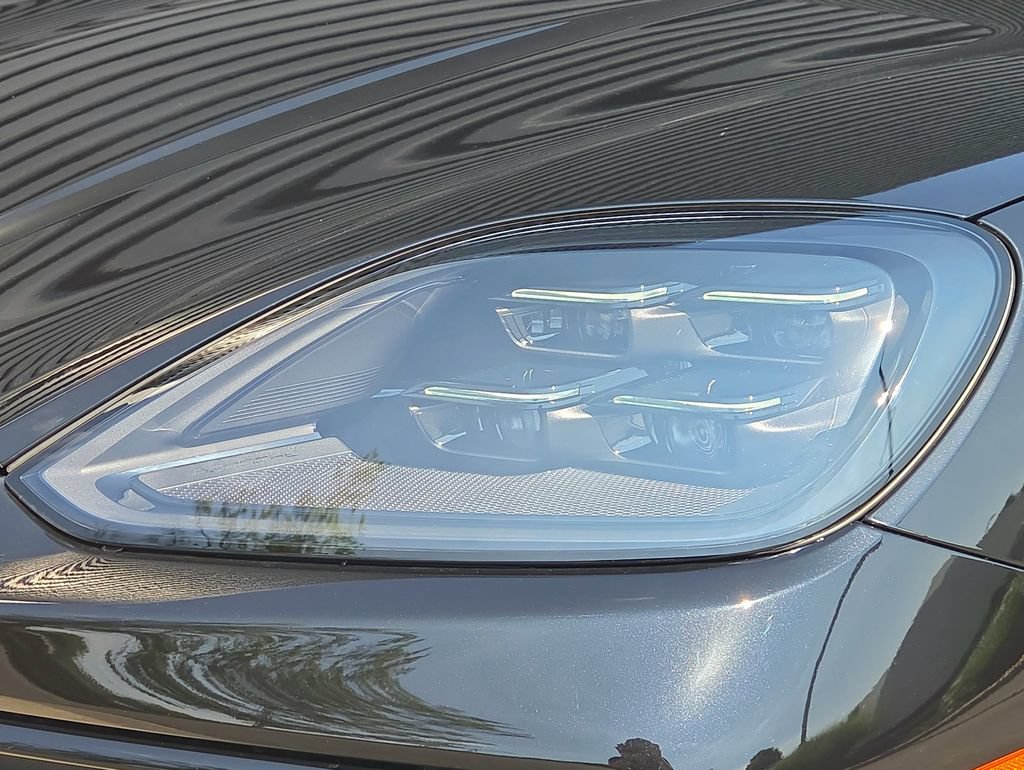 Certified 2025 Porsche Cayenne E-Hybrid AWD/4WD image 25