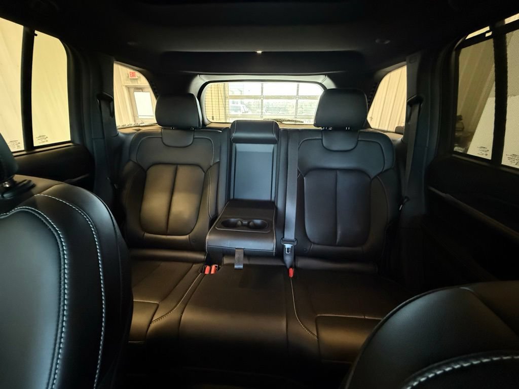 Used 2025 Jeep Grand Cherokee Limited w/ Luxury Tech Group II AWD/4WD image 33