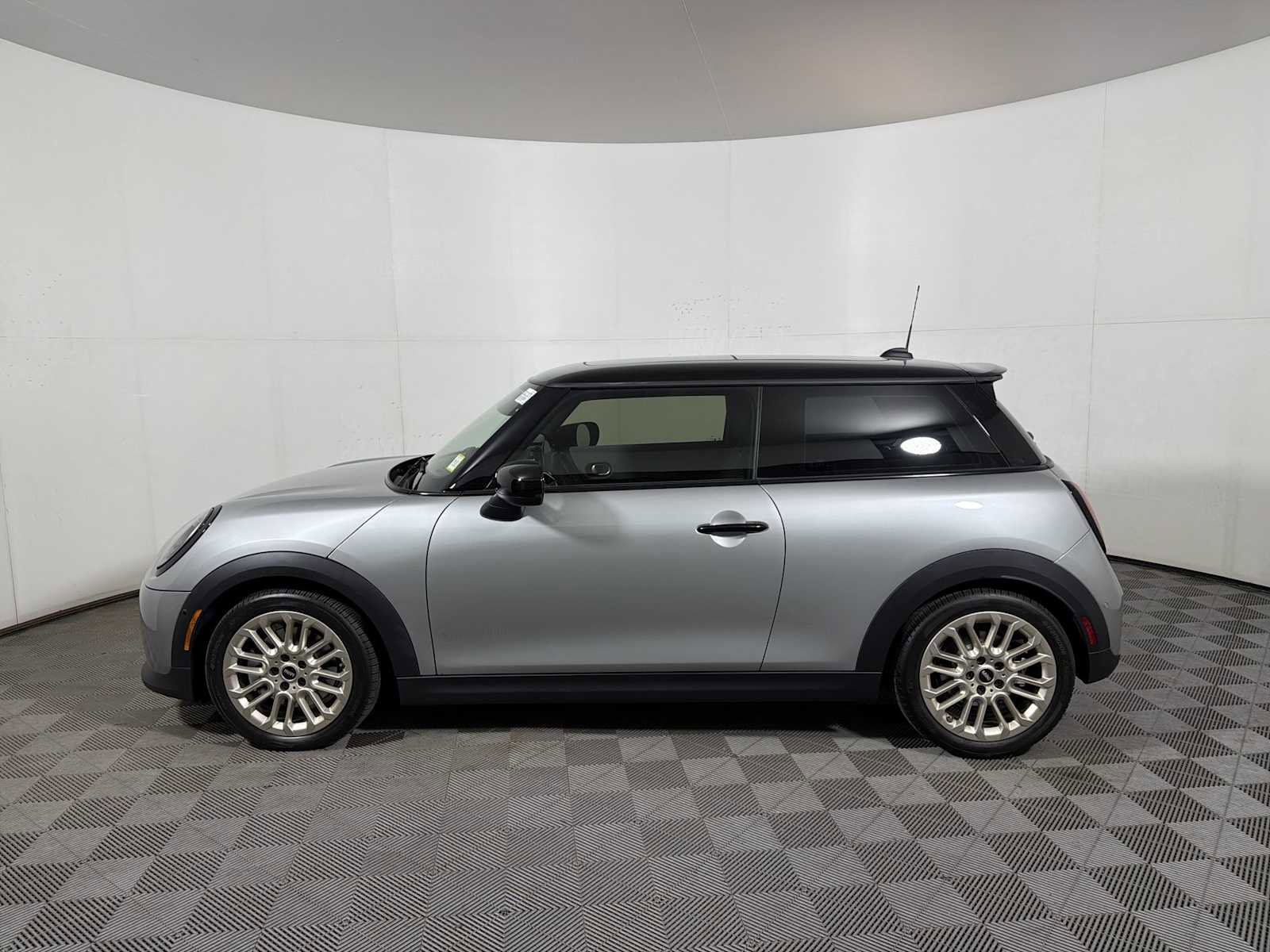 Certified 2025 MINI Cooper S image 4