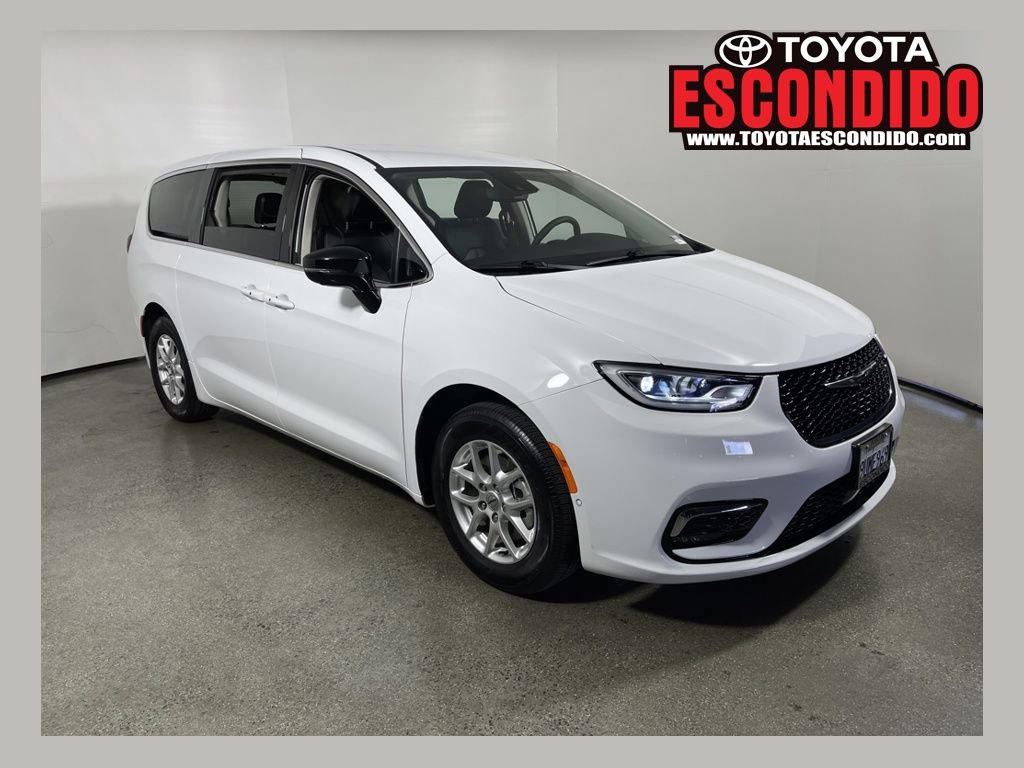 Used 2024 Chrysler Pacifica Touring-L image 1