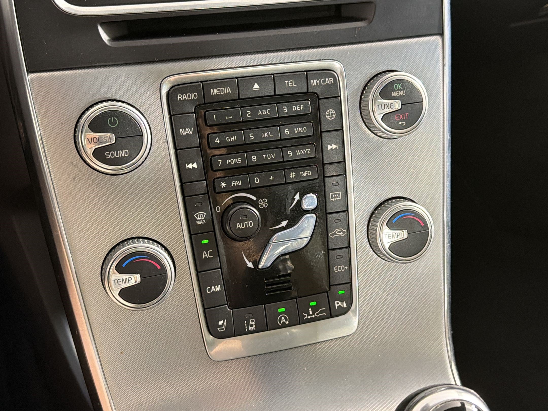 Used 2018 Volvo V60 T5 Dynamic w/ Vision Package FWD image 18