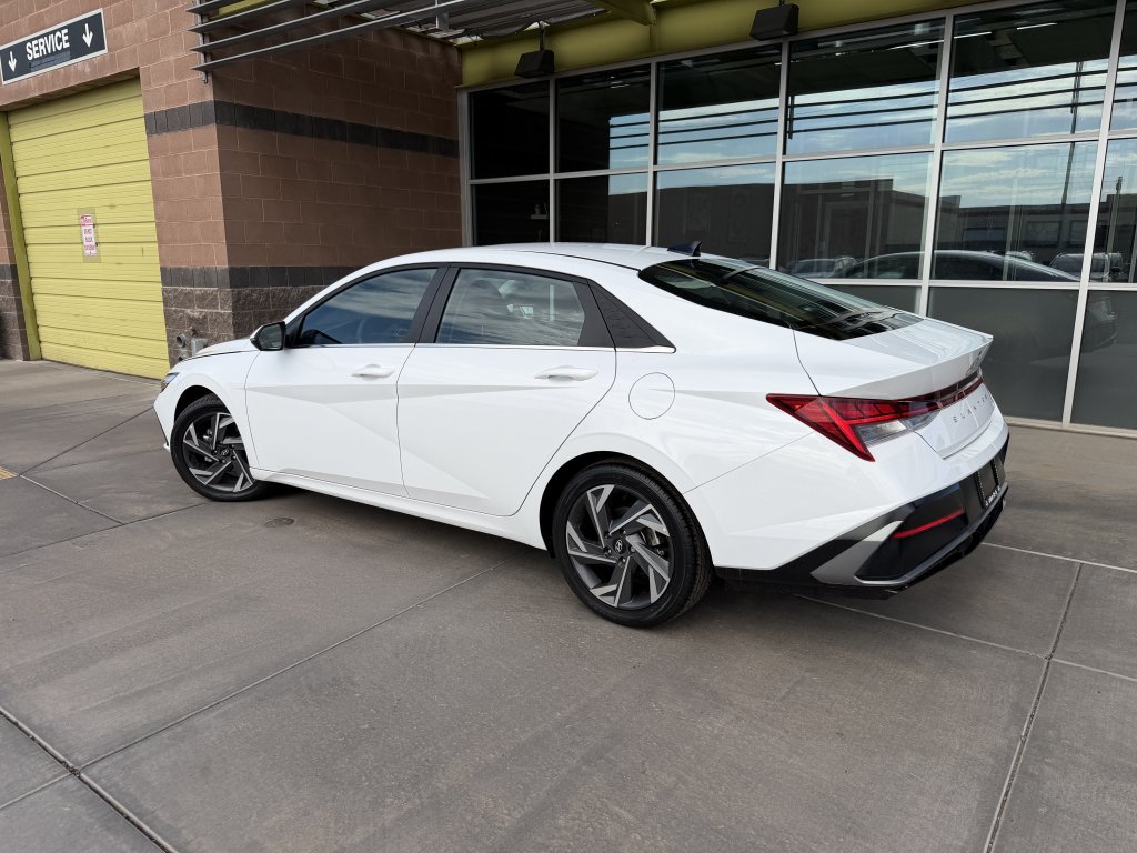 Used 2025 Hyundai Elantra Limited FWD image 5