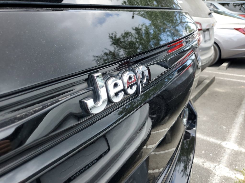Used 2023 Jeep Grand Cherokee Overland AWD/4WD image 6
