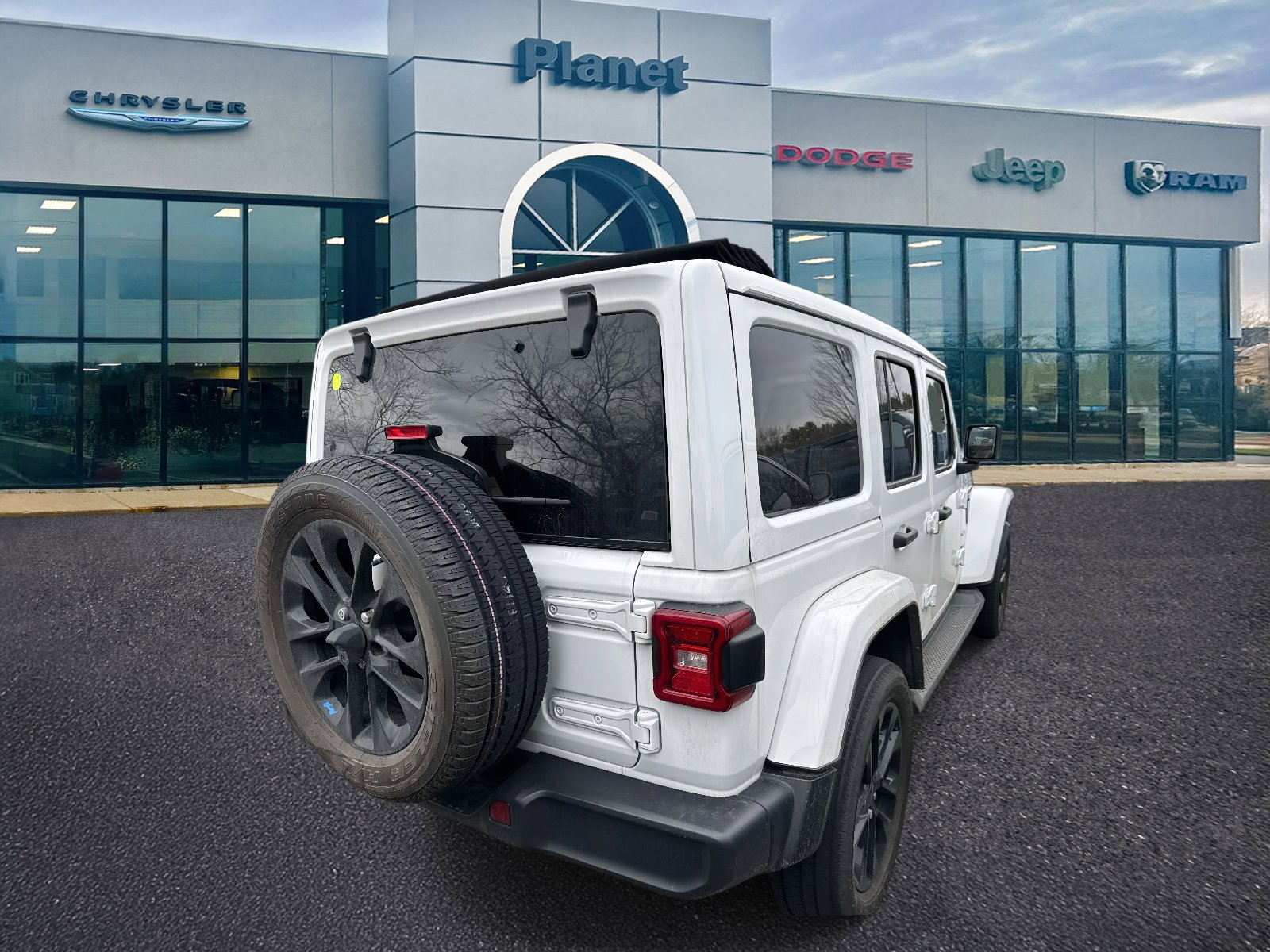 Used 2023 Jeep Wrangler Unlimited Sahara w/ Cold Weather Group image 2