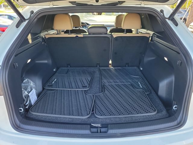 Certified 2024 Volkswagen Atlas Cross Sport SE FWD image 7