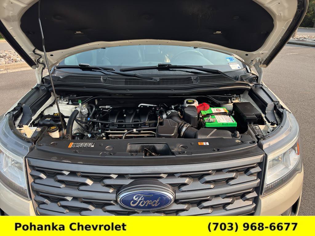 Used 2018 Ford Explorer XLT w/ Equipment Group 202A AWD/4WD image 32