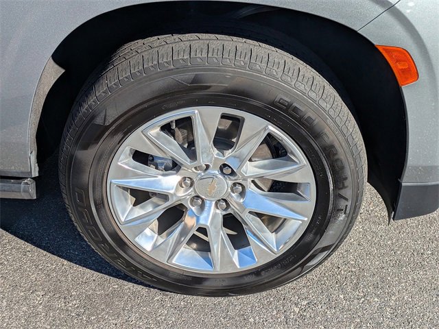 Used 2024 Chevrolet Suburban Premier image 10