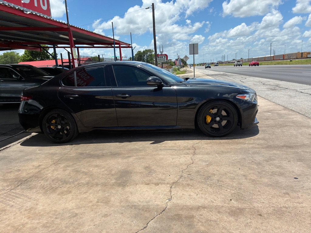 Used 2017 Alfa Romeo Giulia RWD image 13