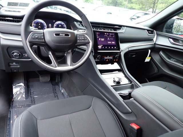 New 2024 Jeep Grand Cherokee L Laredo image 15