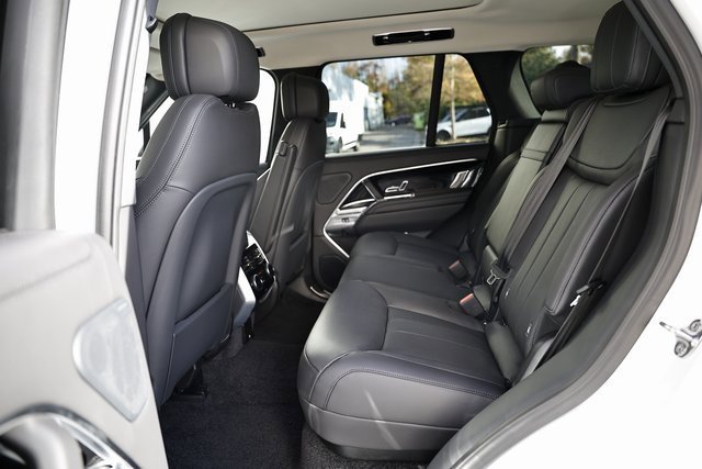 New 2025 Land Rover Range Rover SE image 32