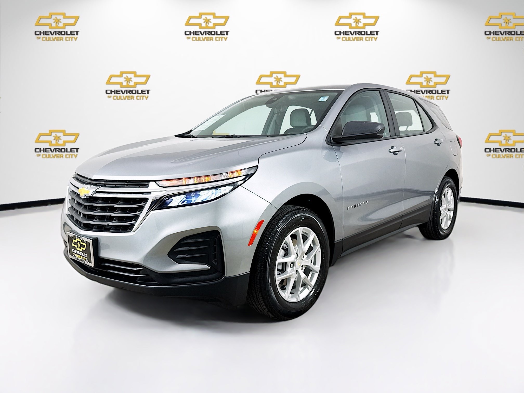 Used 2023 Chevrolet Equinox LS FWD image 3
