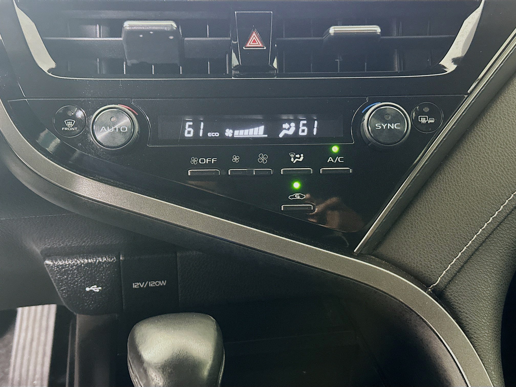 Used 2022 Toyota Camry SE w/ Convenience Package FWD image 23