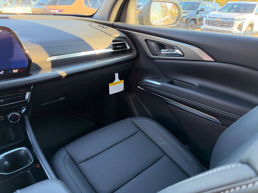 New 2027 Chevrolet Traverse LT w/ Driver Confidence Package AWD/4WD image 40