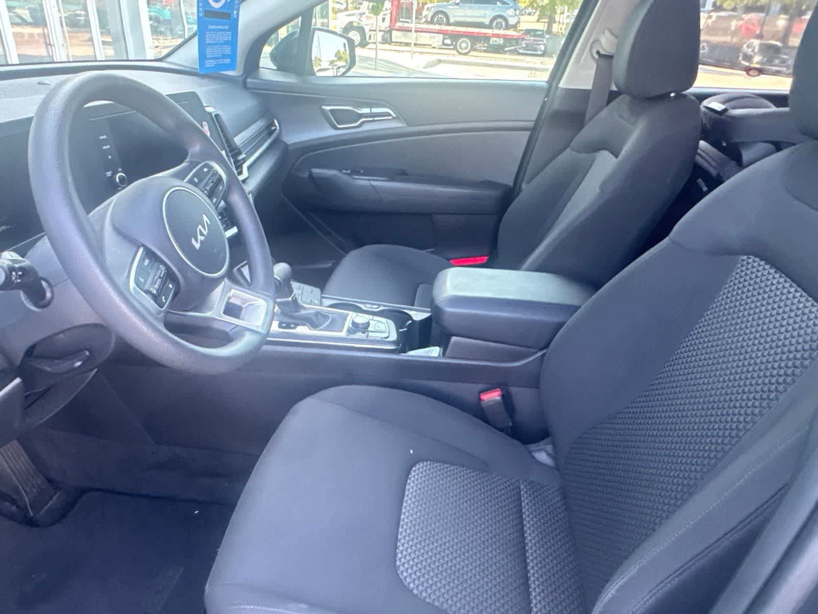 Certified 2025 Kia Sportage LX FWD image 6