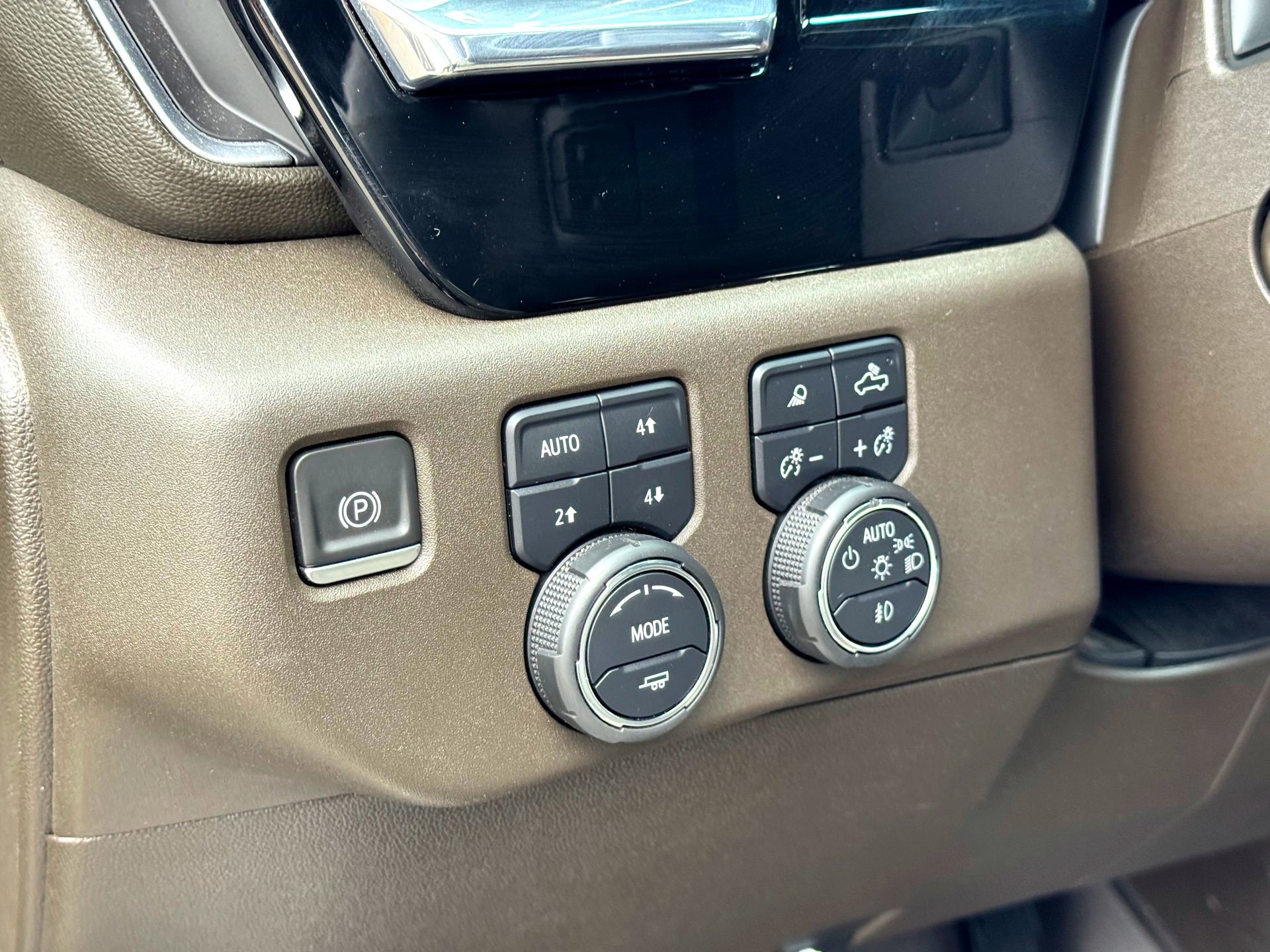 Used 2024 Chevrolet Silverado 1500 LTZ w/ Z71 Off-Road Package image 14