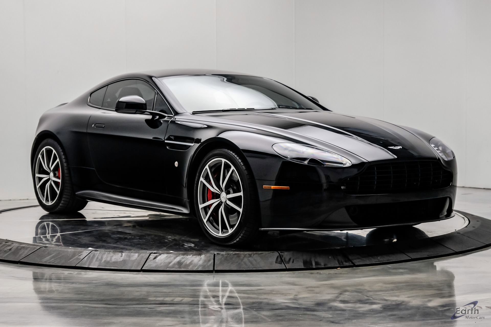 Used 2015 Aston Martin V8 Vantage GT RWD image 27
