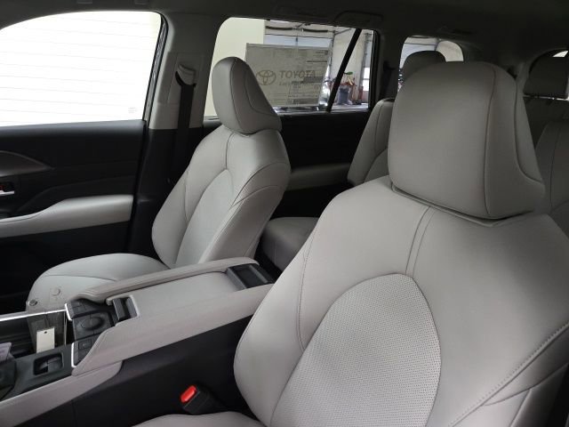 New 2026 Toyota Grand Highlander XLE image 21