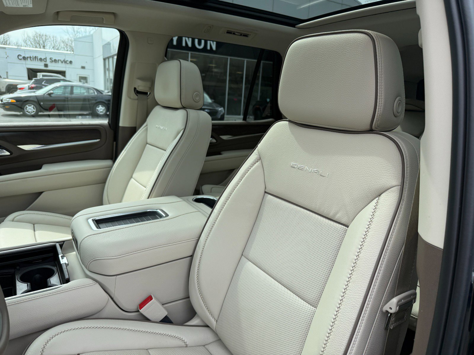 Used 2024 GMC Yukon Denali AWD/4WD image 14