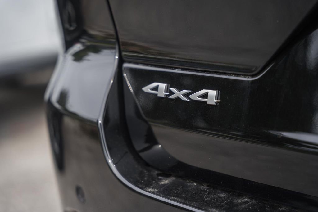 New 2025 Jeep Grand Cherokee Laredo X w/ Luxury Tech Group I image 8