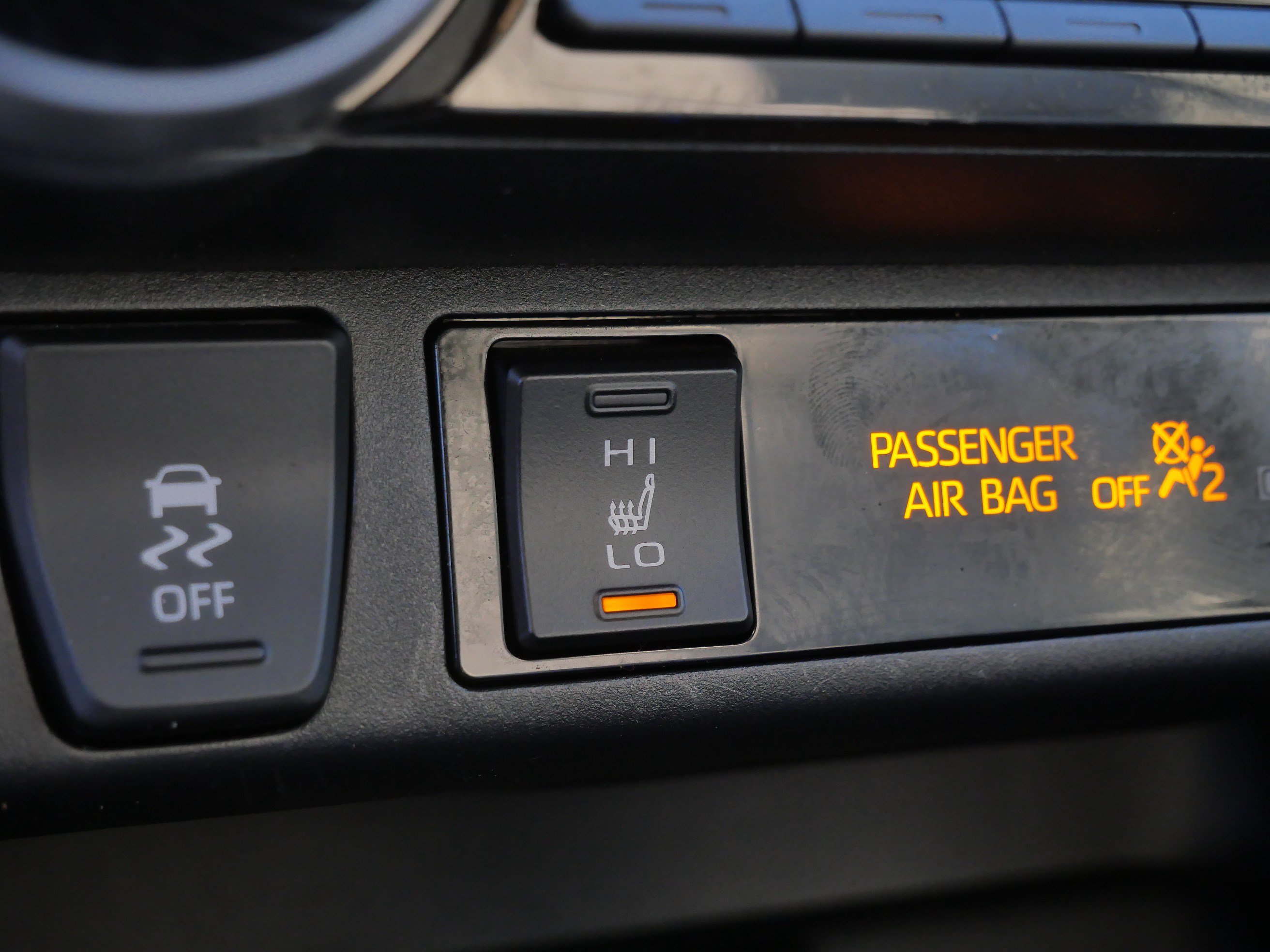 Certified 2021 Toyota RAV4 XLE Premium AWD/4WD image 31